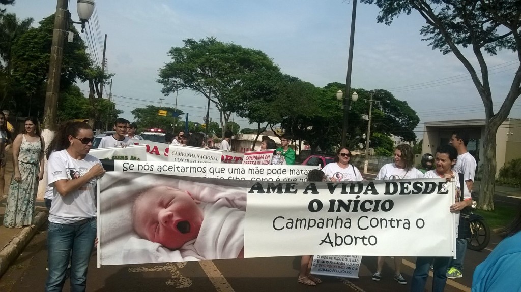 Centenas De Pessoas Marcham Pela Vida Em Dourados MS Brasil Sem Aborto